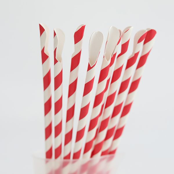 Papierstrohhalm mit Schaufel