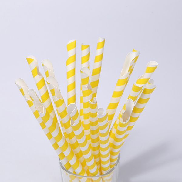Papierstrohhalm mit Schaufel